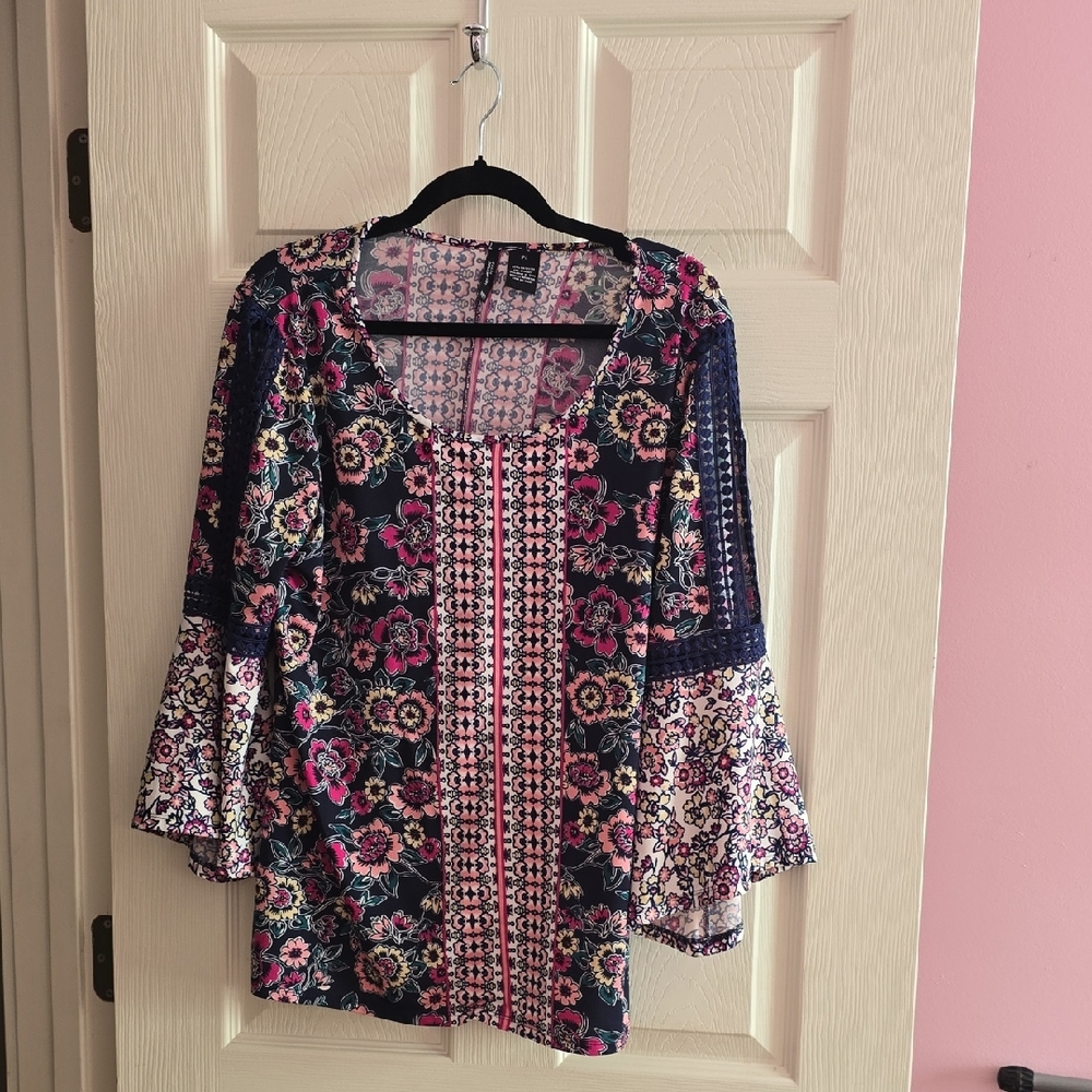 New‎ Directions Multicolor Floral Blouse with Flared Sleeves
